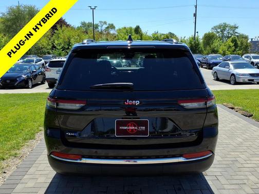 Diamond Black Crystal Pearlcoat 2022 Jeep Grand Cherokee 4xe Base