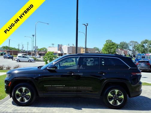 Diamond Black Crystal Pearlcoat 2022 Jeep Grand Cherokee 4xe Base