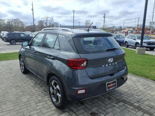 Ecotronic Gray 2025 Hyundai VENUE SEL