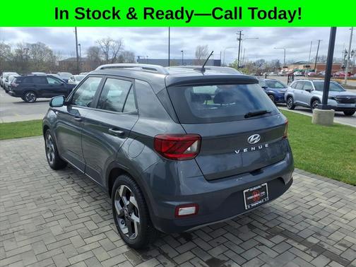 Ecotronic Gray 2025 Hyundai VENUE SEL