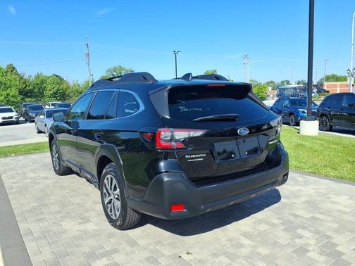 Crystal Black Silica 2024 Subaru Outback Premium