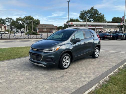 Shadow Gray Metallic 2021 Chevrolet Trax LT