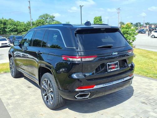 Diamond Black Crystal Pearlcoat 2022 Jeep Grand Cherokee 4xe Overland