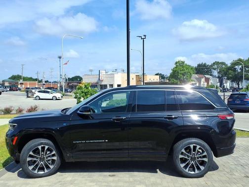 Diamond Black Crystal Pearlcoat 2022 Jeep Grand Cherokee 4xe Overland