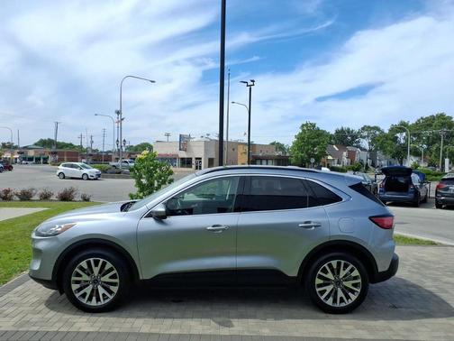 Iconic Silver Metallic 2021 Ford Escape Titanium