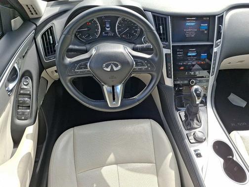 2022 INFINITI Q50 LUXE