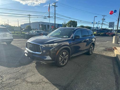 2022 INFINITI QX60 LUXE