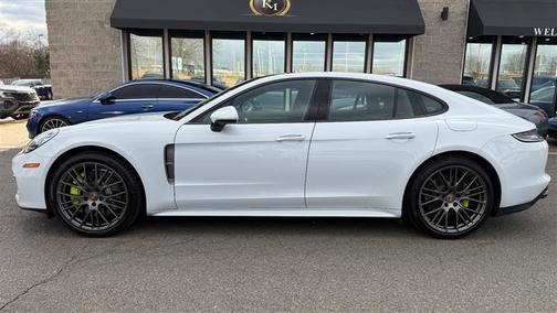 2023 Porsche Panamera 4