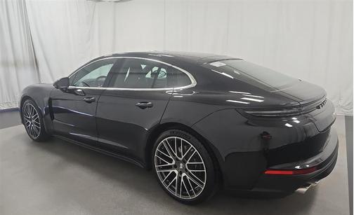 2025 Porsche Panamera 4