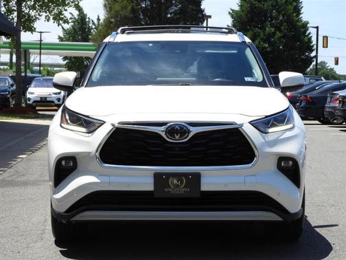 Photo 2 of 37 of 2020 Toyota Highlander Platinum
