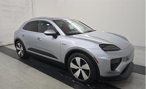 Dolomite Silver Metallic 2024 Porsche Macan 4