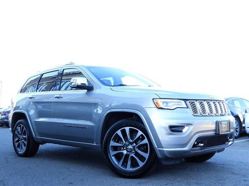 Photo 3 of 26 of 2017 Jeep Grand Cherokee Overland