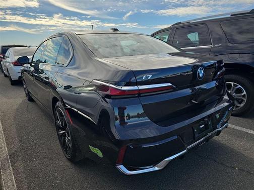 Black Sapphire Metallic 2023 BMW i7 xDrive60