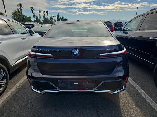 Black Sapphire Metallic 2023 BMW i7 xDrive60