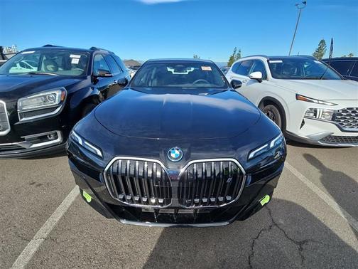Black Sapphire Metallic 2023 BMW i7 xDrive60