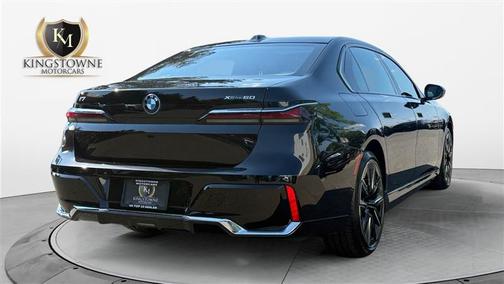 Black Sapphire Metallic 2023 BMW i7 xDrive60