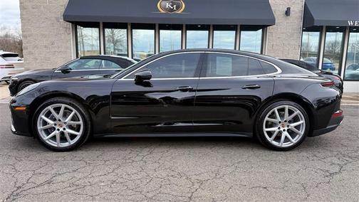 2025 Porsche Panamera 4