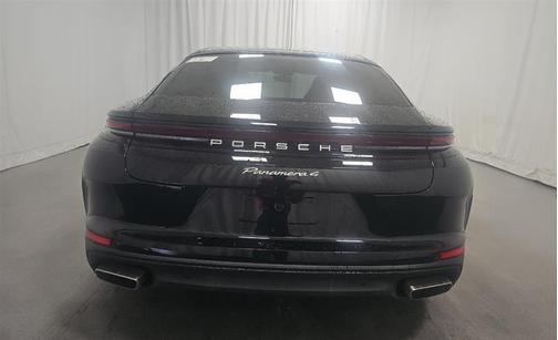 2025 Porsche Panamera 4