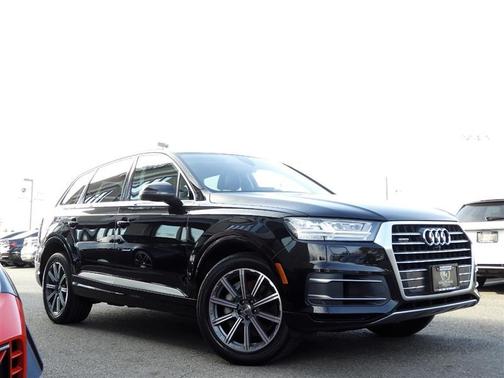 Photo 3 of 33 of 2019 Audi Q7 55 Premium Plus