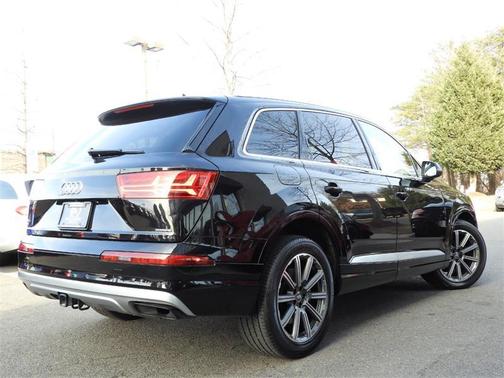 Photo 4 of 33 of 2019 Audi Q7 55 Premium Plus