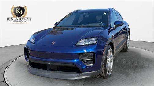 Gentian Blue Metallic 2024 Porsche Macan 4