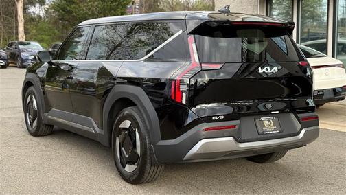 Aurora Black Pearl 2024 Kia EV9 Light Long Range