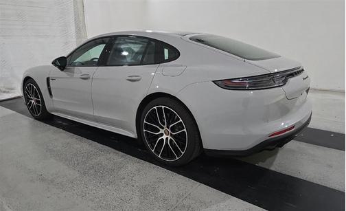 2023 Porsche Panamera 4