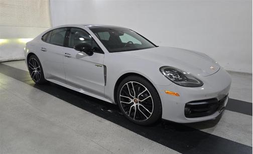 2023 Porsche Panamera 4