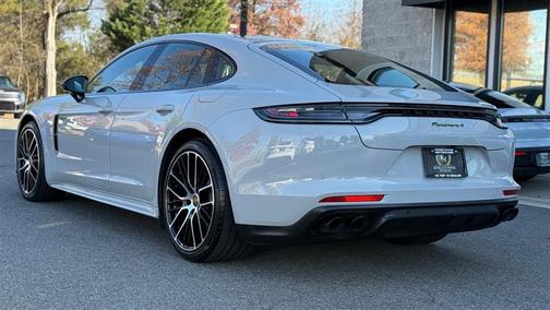 2023 Porsche Panamera 4