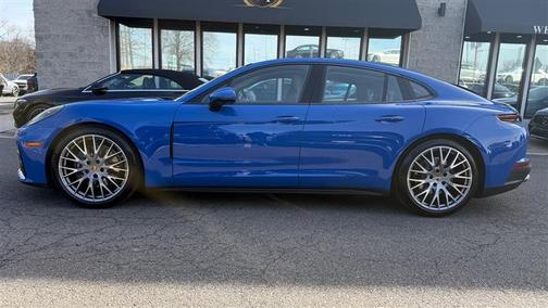2025 Porsche Panamera 4
