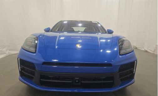 2025 Porsche Panamera 4