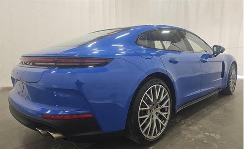 2025 Porsche Panamera 4