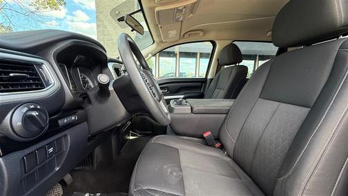 2017 Nissan Titan SV