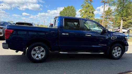 2017 Nissan Titan SV