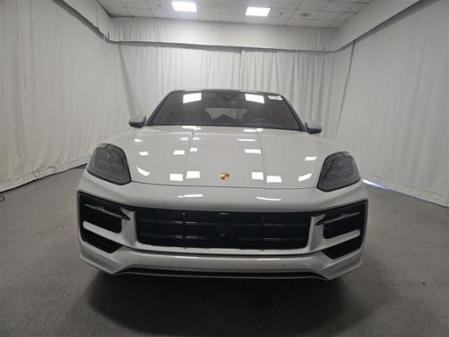 Chalk 2025 Porsche Cayenne S