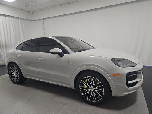 Chalk 2025 Porsche Cayenne S