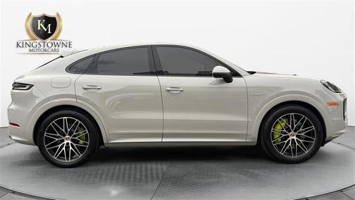 Chalk 2025 Porsche Cayenne S