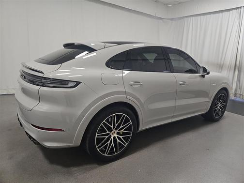Chalk 2025 Porsche Cayenne S