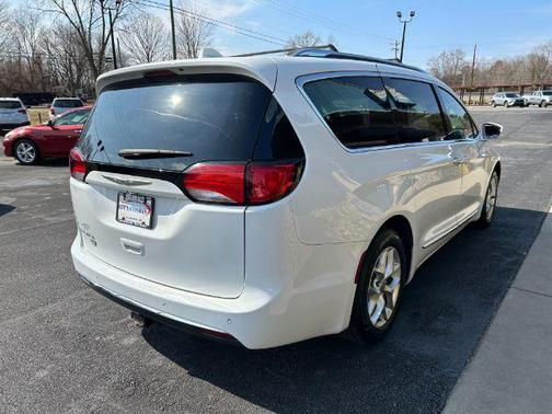 2020 Chrysler Pacifica Touring L