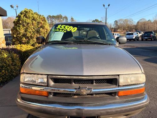 2000 Chevrolet S-10 Base
