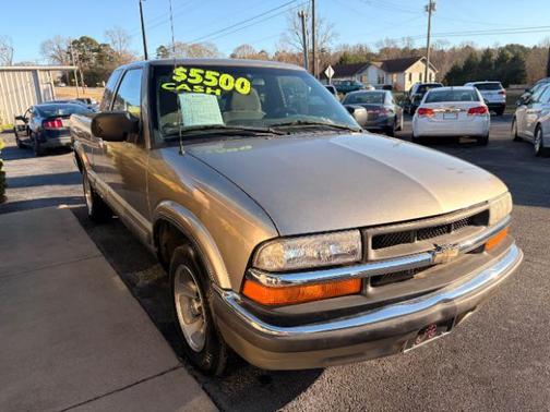 2000 Chevrolet S-10 Base