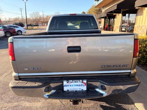 2000 Chevrolet S-10 Base