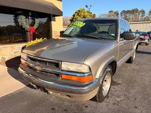 2000 Chevrolet S-10 Base