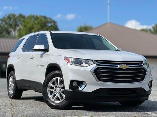 Summit White 2018 Chevrolet Traverse LT Cloth