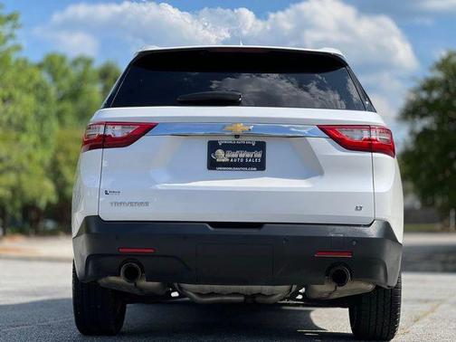 Summit White 2018 Chevrolet Traverse LT Cloth