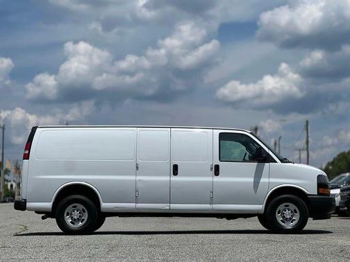 Summit White 2018 Chevrolet Express 2500 Work Van