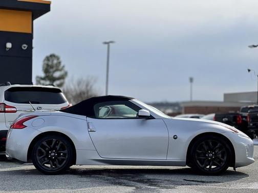 2017 Nissan 370Z Base