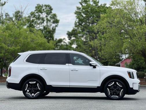 Glacial White Pearl 2023 Kia Telluride EX