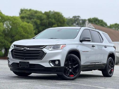 Silver Ice Metallic 2020 Chevrolet Traverse Premier