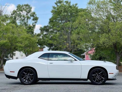 White Knuckle Clearcoat 2019 Dodge Challenger SXT